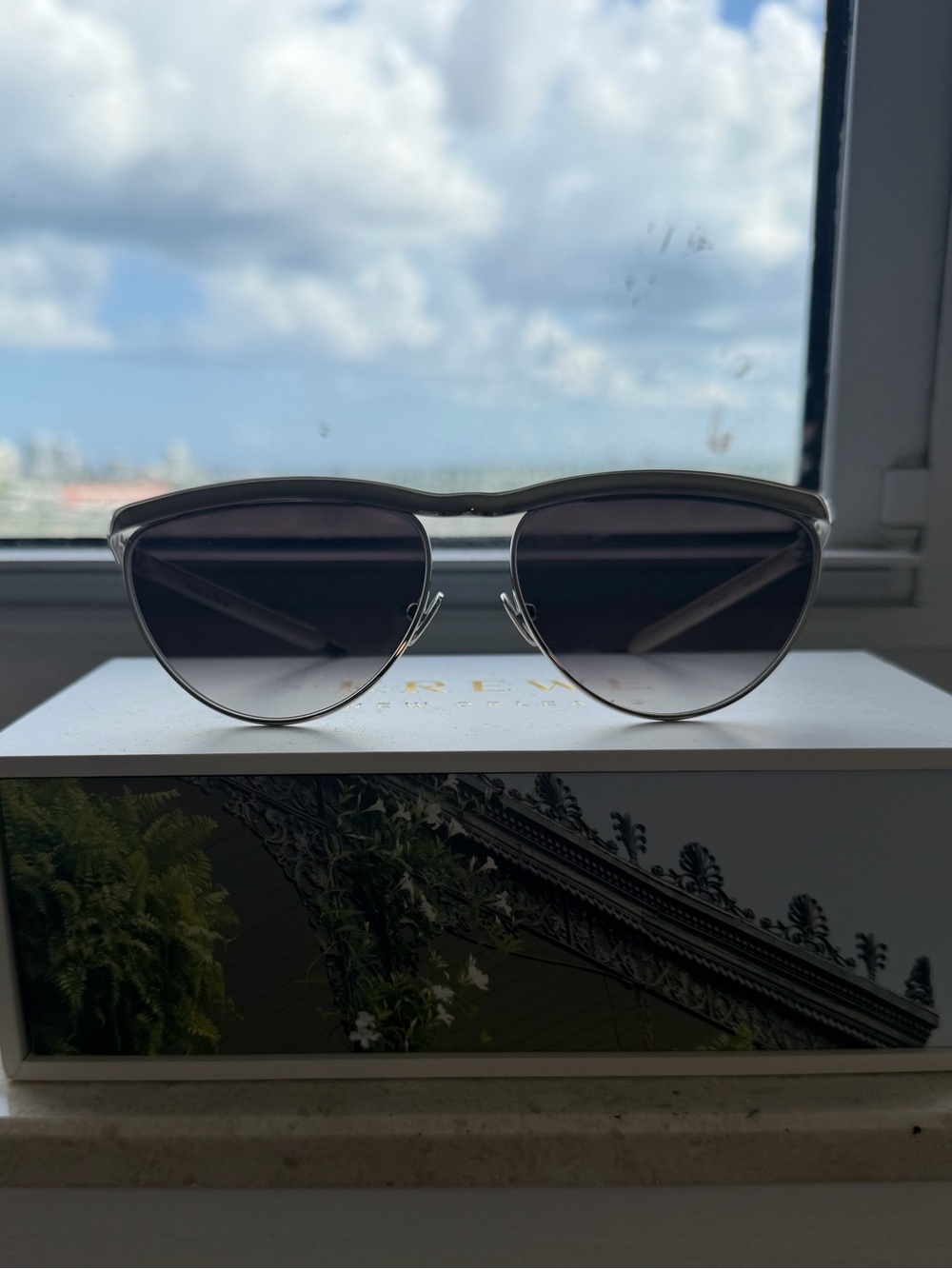 KREWE Heidi sunglasses Silver Chroma + Tortuga Noir - Picture 15 of 15